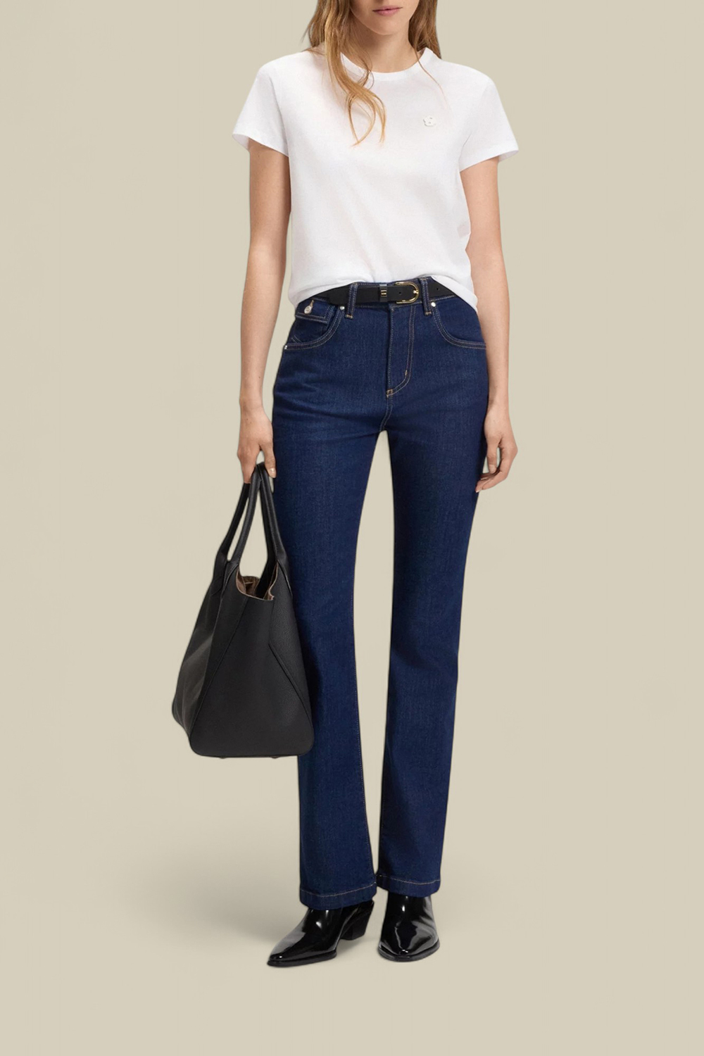 תמונת כל הלוק של חולצת טי